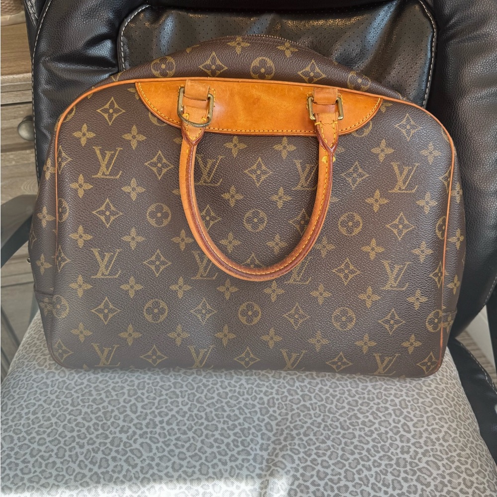 Louis Vuitton Deauville leather handbag